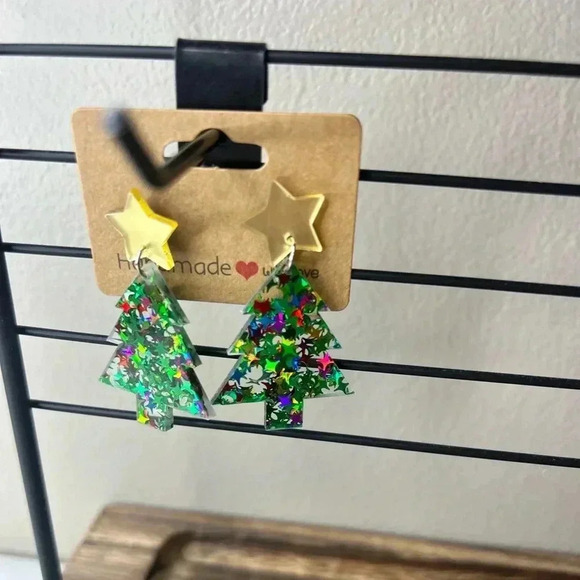 Gorgeous Acrylic Christmas Yule Holiday Confetti Tree Dangly Earrings NEW - Picture 2 of 3